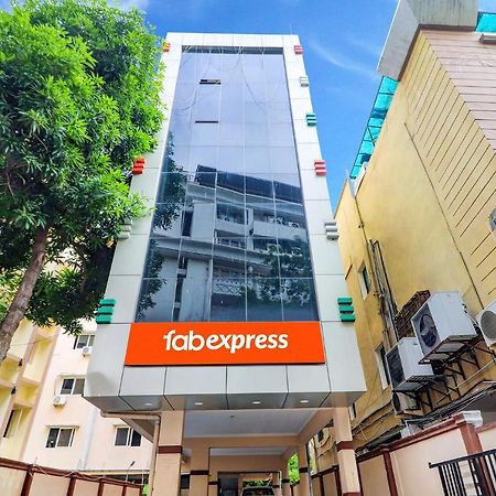 ホテル Fabexpress Mid Town ハイデラバード エクステリア 写真